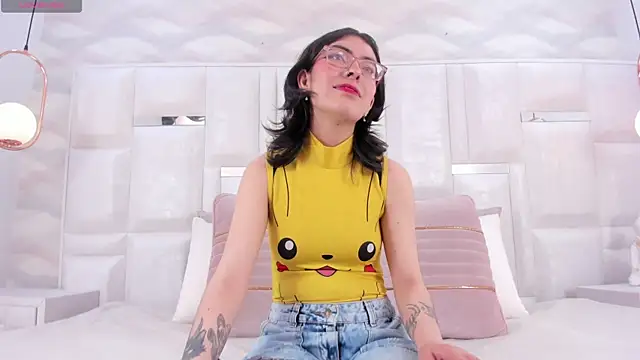 Im Molly Angel online show from October 27, 8:10 pm