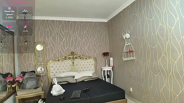 katybrownss online show from October 20, 8:20 pm