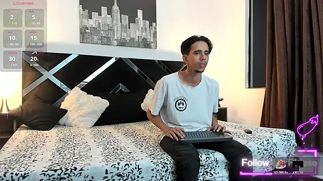 nextboywell1 online show from May 12, 3:03 am