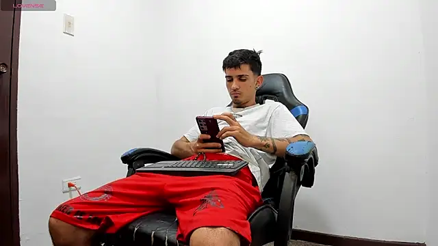 nextboywell1 online show from February 26, 7:14 pm