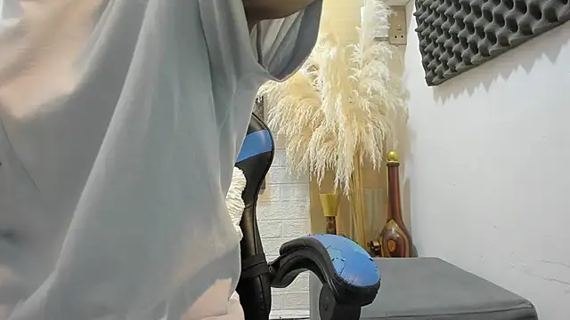 nextboywell1 online show from February 13, 7:25 pm