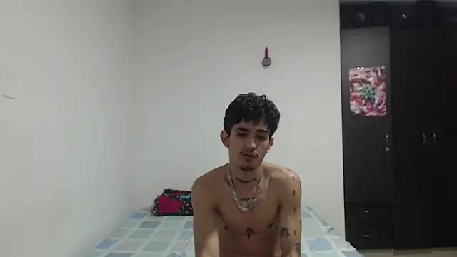 Snapshot of nextboywell1 chatting on November 22, 9:24 pm nextboywell1 online show from November 22, 9:24 pm