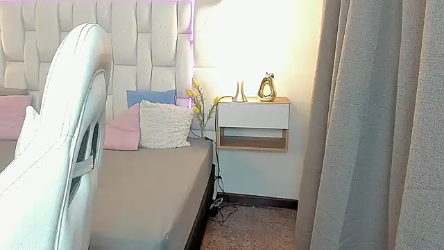 nextboywell1 online show from April 14, 4:28 am