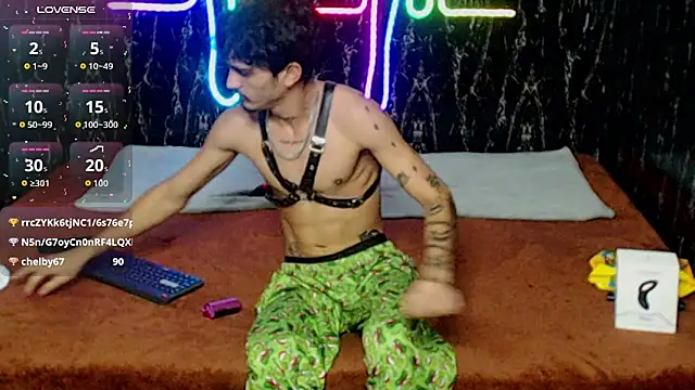 nextboywell1 online show from December 13, 8:04 pm