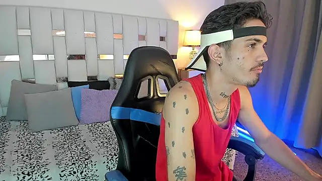 nextboywell1 online show from March 15, 3:13 am