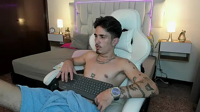 nextboywell1 online show from April 13, 3:16 pm