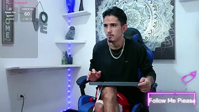 nextboywell1 online show from April 18, 3:20 am