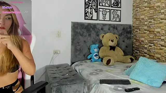 Luisa Red online show from November 18, 1:32 am