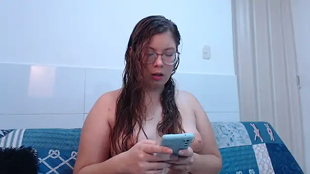Snapshot of zoewhite2 chatting on September 20, 9:31 pm zoewhite2 online show from September 20, 9:31 pm