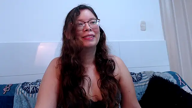 Snapshot of zoewhite2 chatting on December 1, 2:18 pm zoewhite2 online show from December 1, 2:18 pm