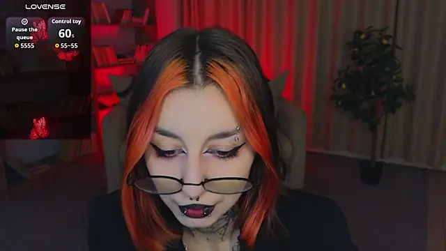 Snapshot of Mistress__Marcelline chatting on June 17, 1:38 am Mistress Marcelline online show from June 17, 1:38 am