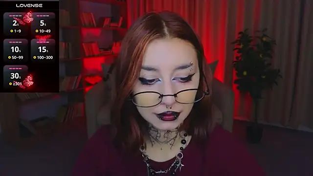 Snapshot of Mistress__Marcelline chatting on June 27, 1:22 am Mistress Marcelline online show from June 27, 1:22 am