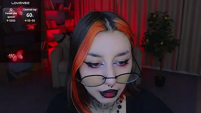 Snapshot of Mistress__Marcelline chatting on June 18, 1:59 am Mistress Marcelline online show from June 18, 1:59 am