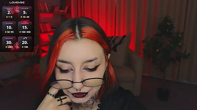 Snapshot of Mistress__Marcelline chatting on June 4, 1:43 am Mistress Marcelline online show from June 4, 1:43 am