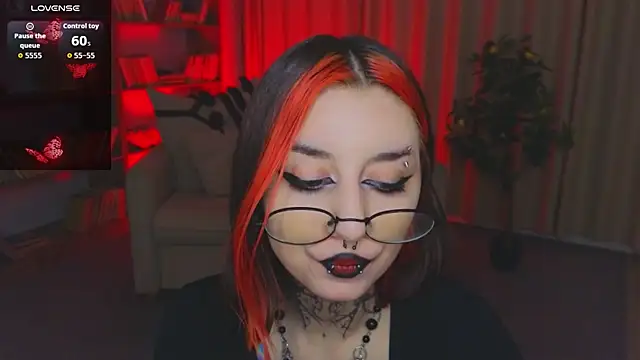 Snapshot of Mistress__Marcelline chatting on June 5, 6:52 am Mistress Marcelline online show from June 5, 6:52 am