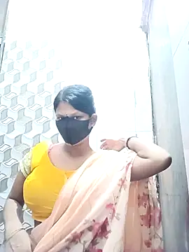 Snapshot of varnika chatting on September 11, 9:31 am varnika online show from September 11, 9:31 am