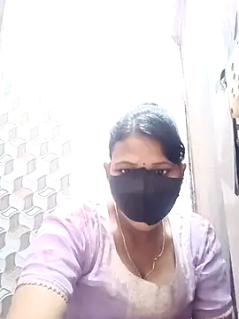 Snapshot of varnika chatting on December 3, 8:47 am varnika online show from December 3, 8:47 am