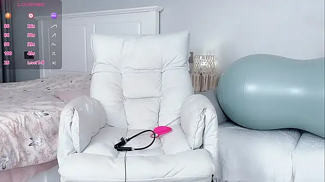 B-Yaya online show from October 1, 3:49 pm