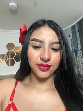 Snapshot of Luna-Smitt chatting on October 12, 10:16 am Luna-Smitt online show from October 12, 10:16 am