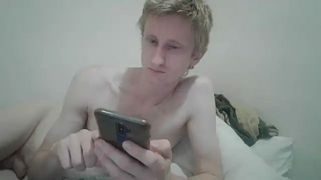 Snapshot of tcute0 chatting on April 29, 7:23 am tcute0 online show from April 29, 7:23 am