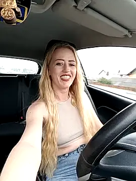 DeeA Blondy online show from October 6, 7:31 am