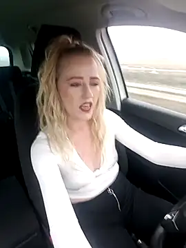 DeeA Blondy online show from January 7, 12:10 pm