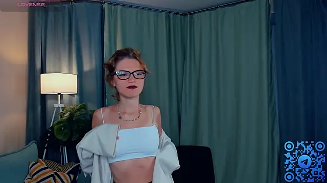 Snapshot of EdlinGathright chatting on October 29, 3:49 am EdlinGathright online show from October 29, 3:49 am