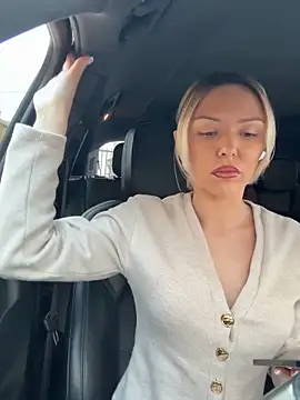 lolableux online show from March 24, 4:51 pm