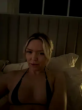 Snapshot of lolableux chatting on December 2, 1:28 am lolableux online show from December 2, 1:28 am