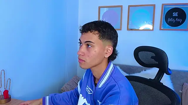 yulian vasquez online show from September 12, 12:27 pm