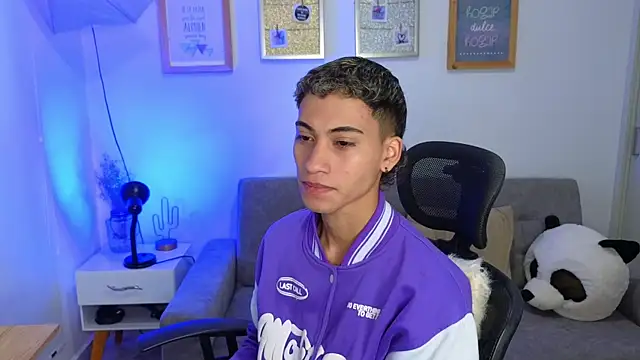 yulian vasquez online show from November 19, 12:16 pm