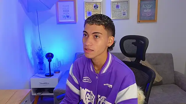 yulian vasquez online show from November 26, 12:16 pm