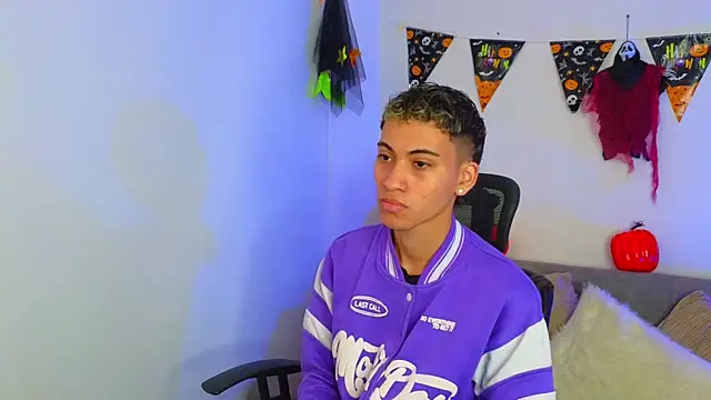 yulian vasquez online show from October 30, 12:25 pm