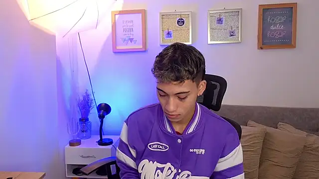 yulian vasquez online show from November 5, 12:19 pm