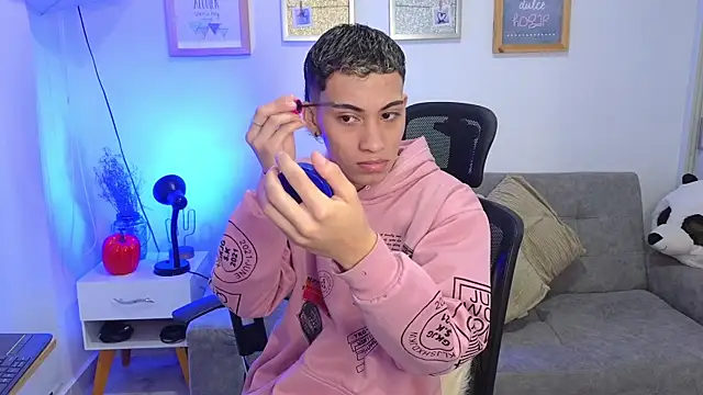 yulian vasquez online show from November 14, 12:20 pm