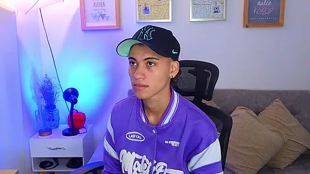 yulian vasquez online show from November 10, 12:32 pm