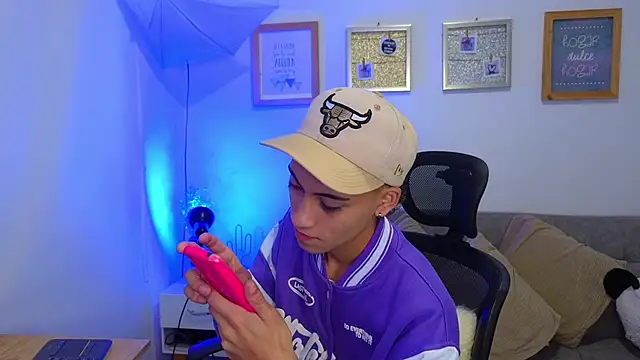 yulian vasquez online show from November 22, 12:04 pm