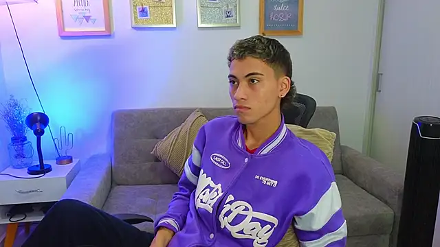 yulian vasquez online show from November 28, 12:27 pm