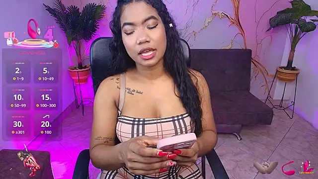 sharlottxl online show from March 27, 3:04 am