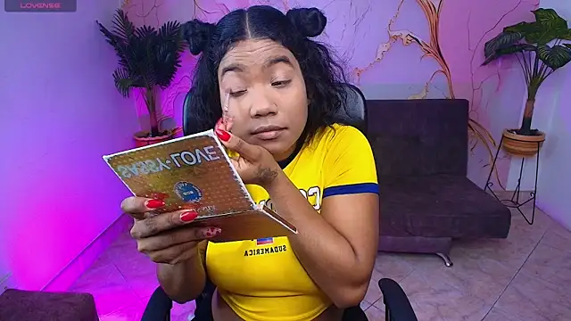 sharlottxl online show from March 24, 3:39 am