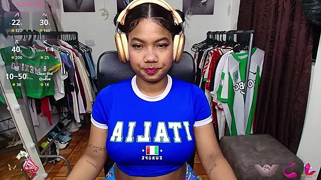 Snapshot of sharlottxl chatting on February 20, 7:43 am sharlottxl online show from February 20, 7:43 am