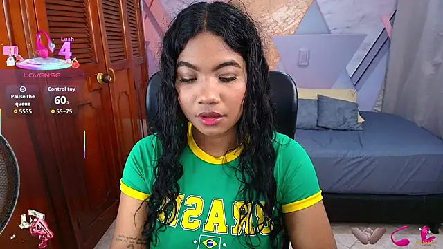 sharlottxl online show from December 14, 1:34 am