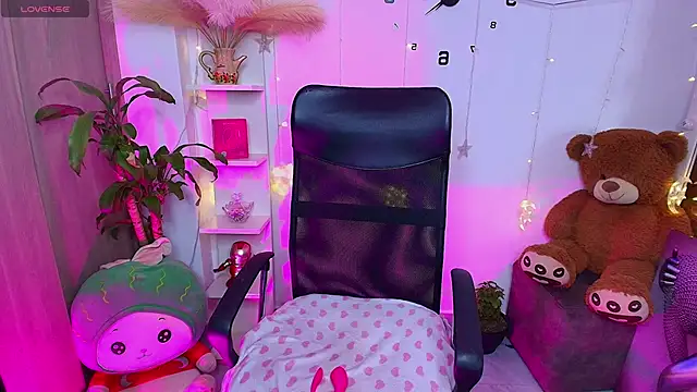 sharlottxl online show from April 19, 2:12 am