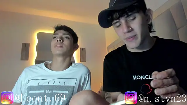 LoganTwink18 online show from April 2, 2:19 am