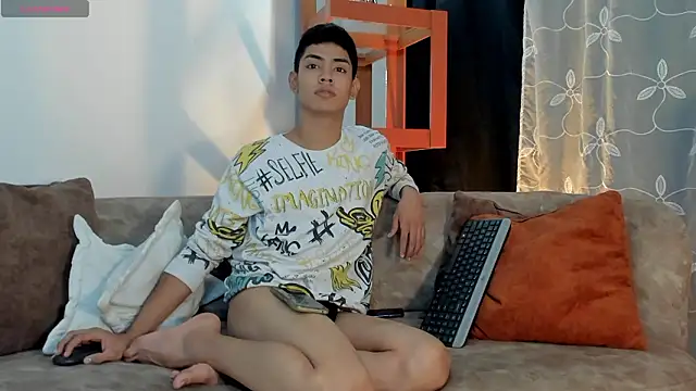 LoganTwink18 online show from February 7, 1:30 pm