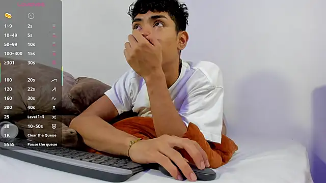 LoganTwink18 online show from January 15, 4:21 pm