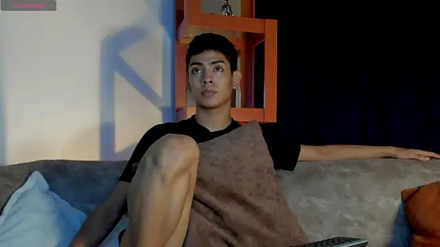 LoganTwink18 online show from February 6, 2:29 am