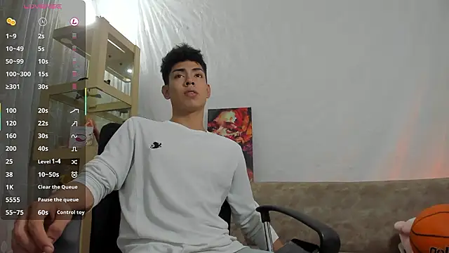 LoganTwink18 online show from March 26, 2:26 pm