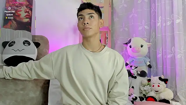 LoganTwink18 online show from February 14, 1:17 am