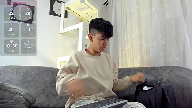 LoganTwink18 online show from September 17, 1:24 pm